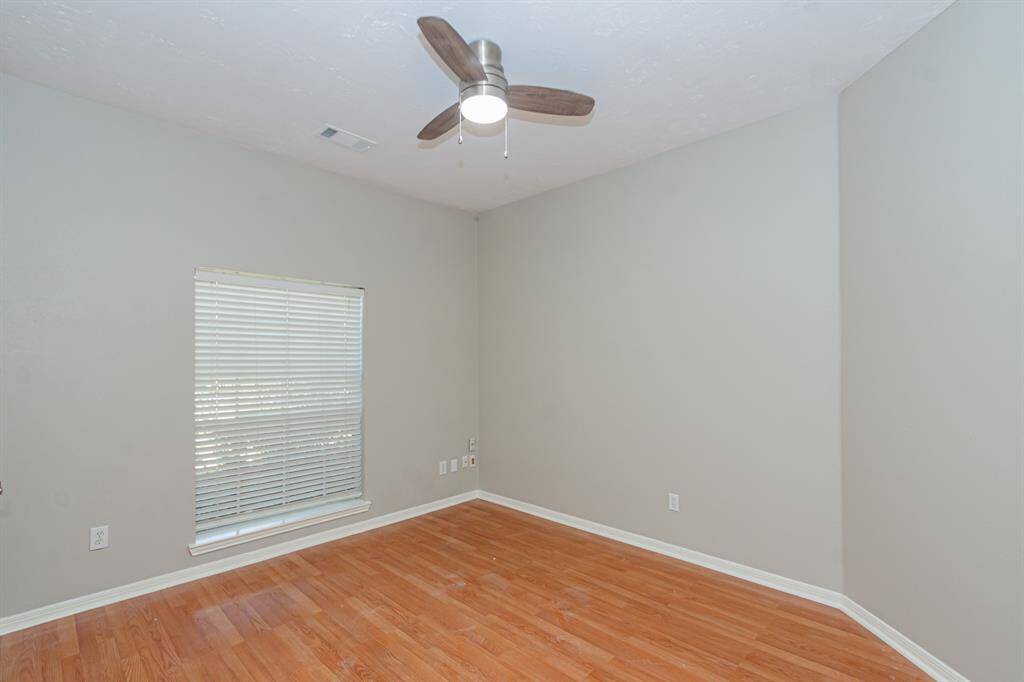 Second look. All secondary rooms have ceiling fans