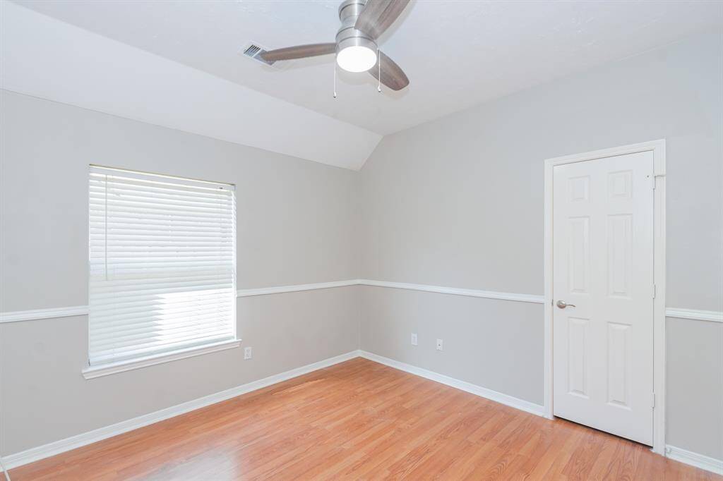 Secondary bedroom