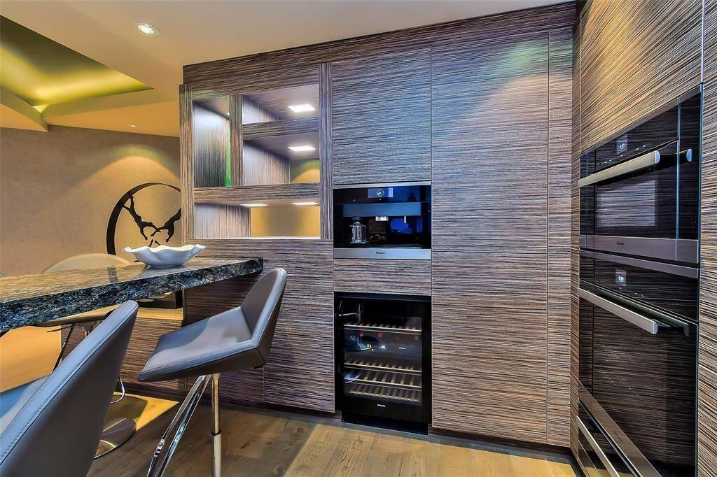 Super built ins! Capucchino, wine cooler, microwave, warming drawer, ovens!