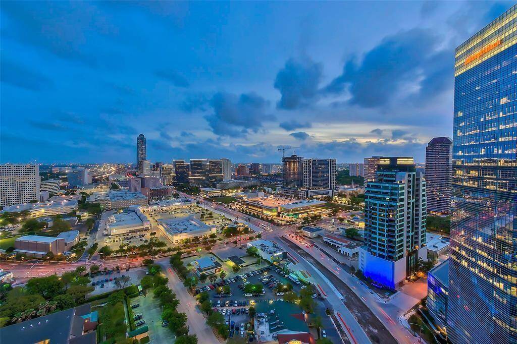 Fantastic Balcony Views of Uptown Area