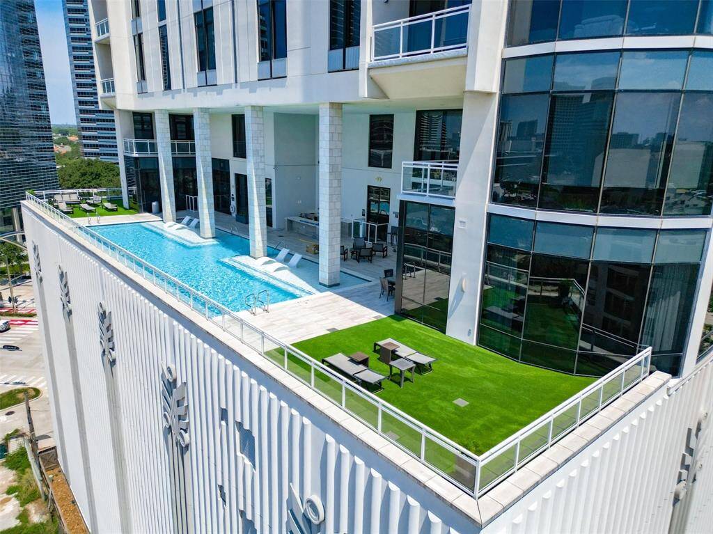Amazing pool overlooking the Uptown Area!