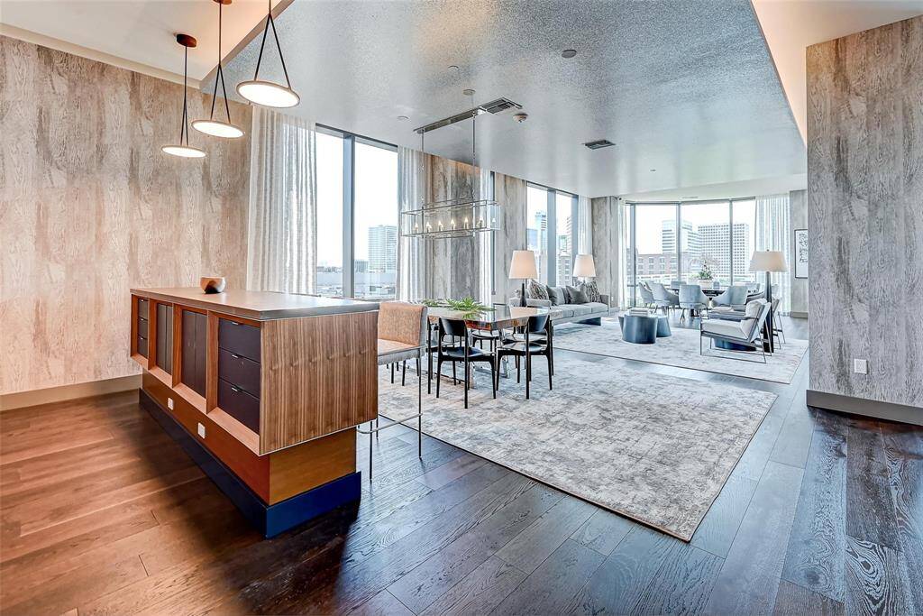 Resident lounge available for entertaining!