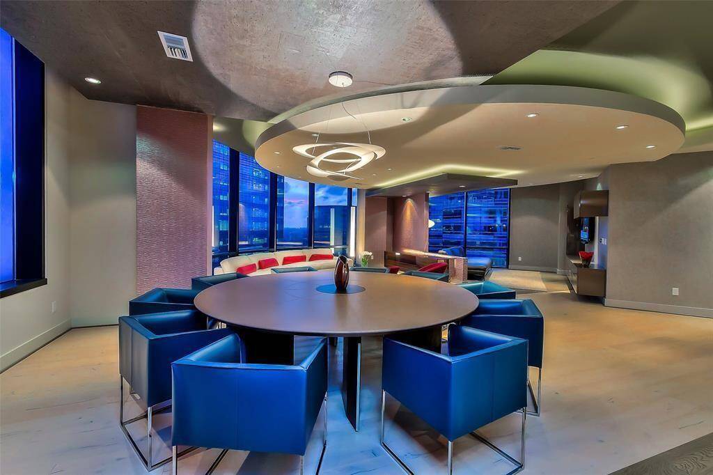 Please take a look at the 4 different kinds of ceiling heights!!! unlike anything in the building!! Custom.