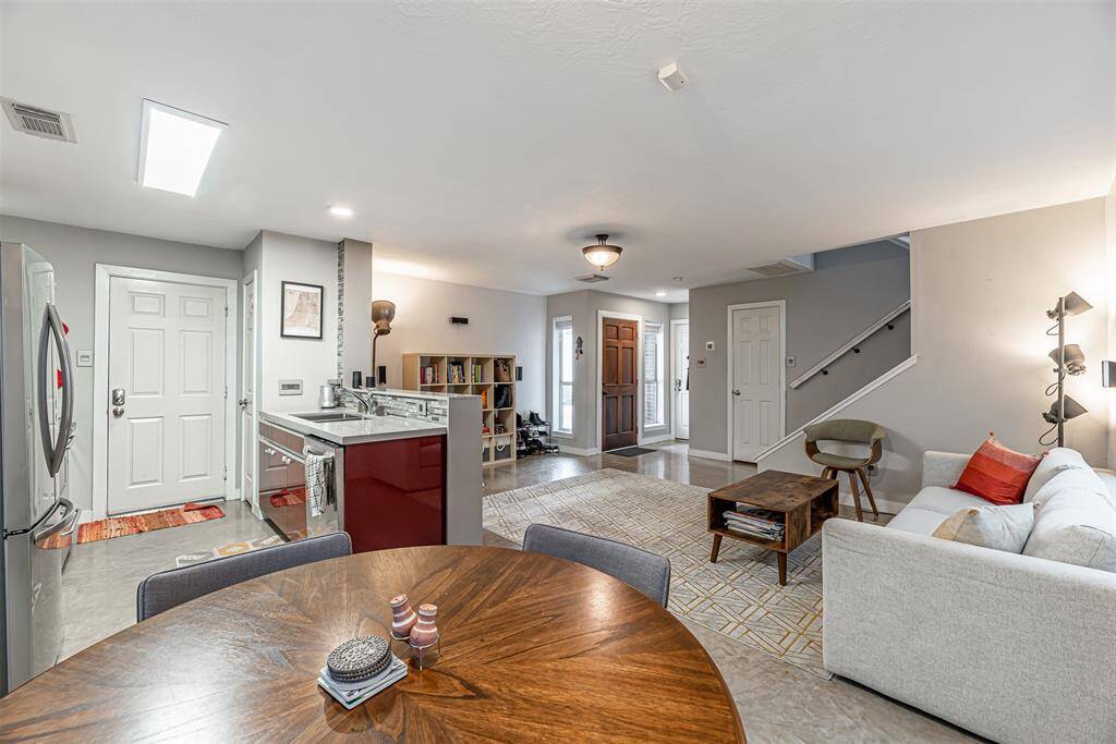 Kitchen and dining combo that opens to the living area