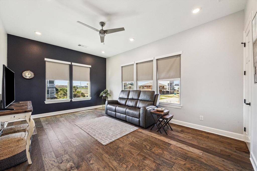 SPACIOUS GAMEROOM OR 4TH BEDROOM WITH WOOD FLOORS AND A CLOSET.