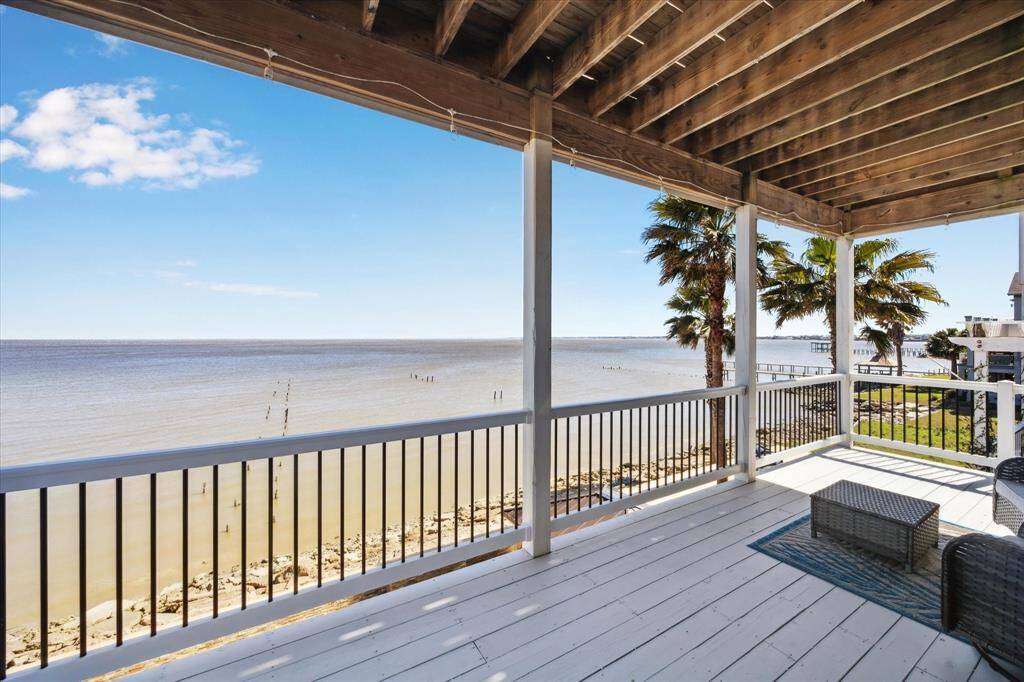 THE PRIMARY SUITE ALSO FEATURES A PRIVATE, YET SPACIOUS BALCONY OVERLOOKING THE BAY.