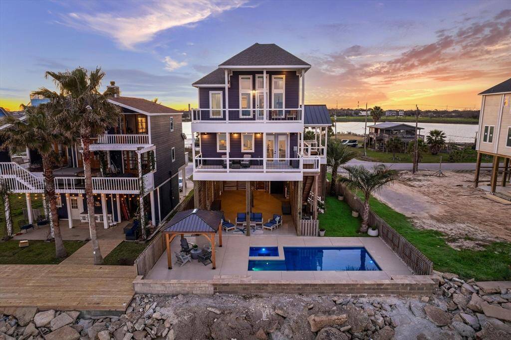 THE REAR AERIAL ALSO SHOWCASES THE GREAT CORNER LOCATION ADJOINING THE DEADEND STREET SO YOU HAVE SOME ADDED PRIVACY TO ONE SIDE.