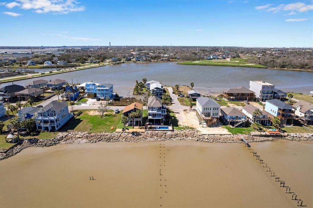 ONE OF THE BEST LOCATIONS ON TODVILLE OFFERING VIEWS OF BOTH GALVESTON BAY AND THE BACK-BAY.
