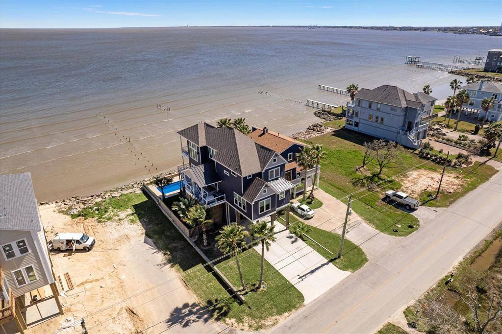 THE FRONT AERIAL ALSO SHOWCASE THE DEADEND ROAD TO THE LEFT PROVIDING ADDITIONAL PARKING FOR PARTIES AND PRIVACY BETWEEN YOUR NEIGHBOR TO THE LEFT.