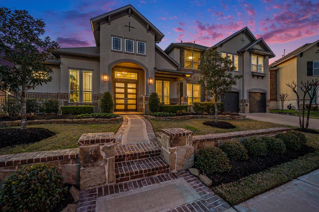 Bridgeland is renowned for extensive amenities, including lakes, parks and networks of walking trails, fishing, kayaking, community amenities and retail in close proximity. Top TX Schools!