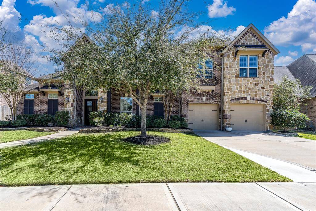 Welcome home to 16902 East Caramel Apple Trail! This immaculate 2 story Trendmaker home with 3 car garage and pool is located in the highly sought after master-planned community of Fairfield!