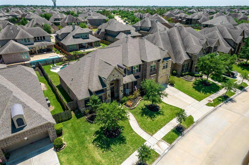 A bird's eye view of this fantastic home in the fabulous community of Fairfield!