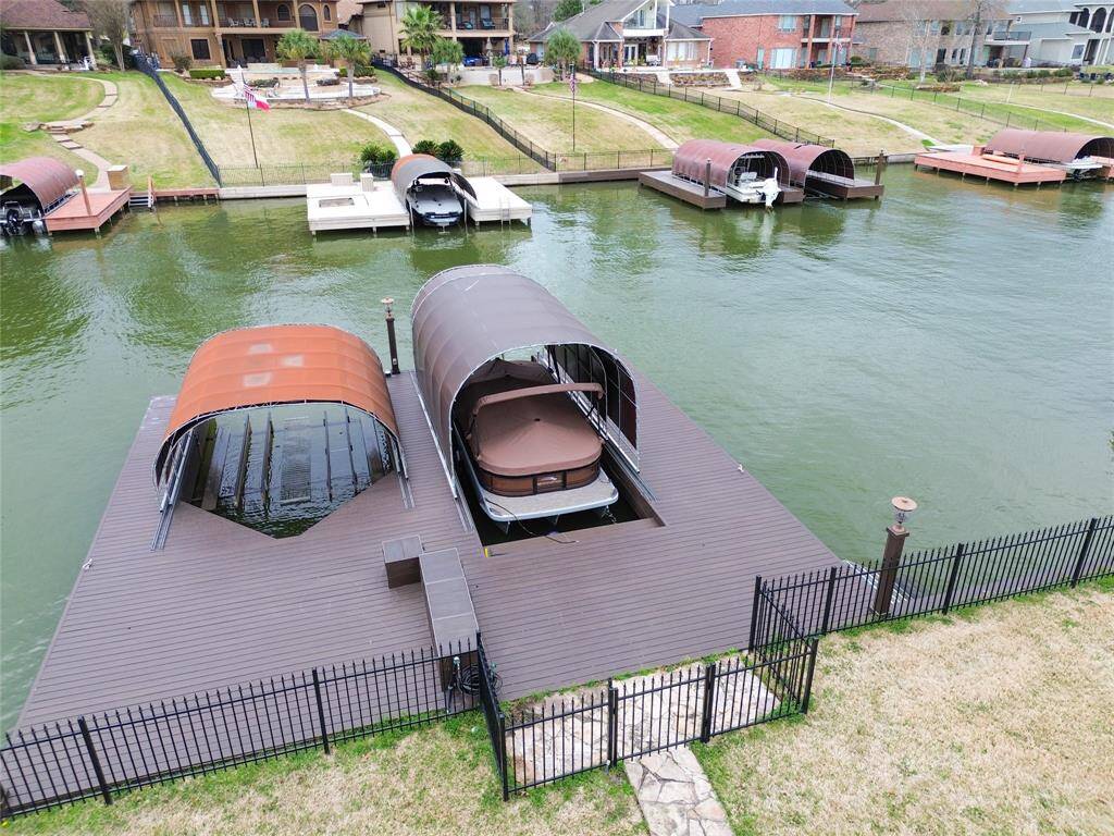 DUAL DOCKS CURRENTLY HOUSING 2 JET SKI's and TRI-TOON BENNINGTON, EASILY MODIFIABLE TO YOUR BOATING NEEDS