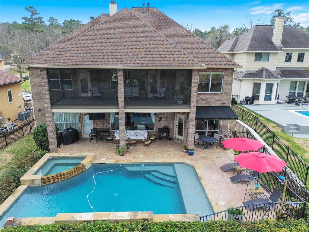 WELCOME HOME TO YOUR OASIS ON SUPER COOL BREEZE