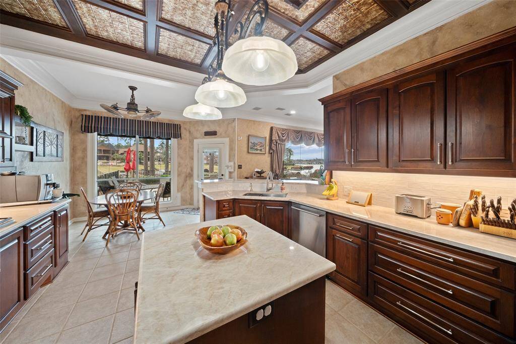 RECENTLY UPGRADED KITCHEN WITH ALL THE BEST MATERIALS