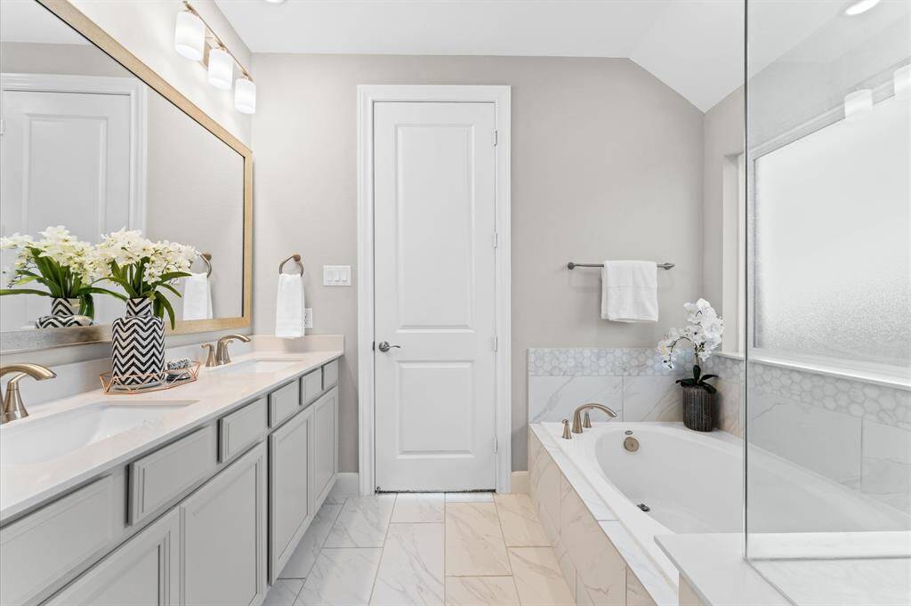 With a spacious design and elegant finishes, it’s a perfect complement to the luxurious feel of the primary bath.