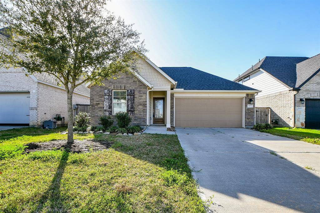 Experience the charm of this delightful single-story home in the highly desirable Amira community!