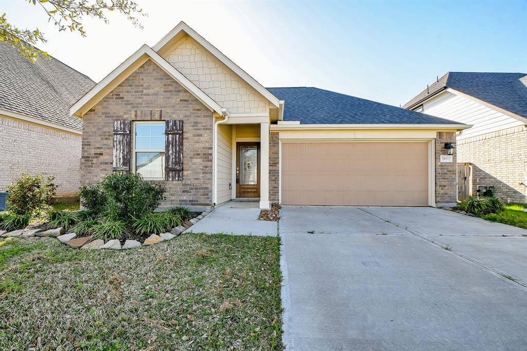 Charming single-story home in desirable Amira community—your perfect retreat!