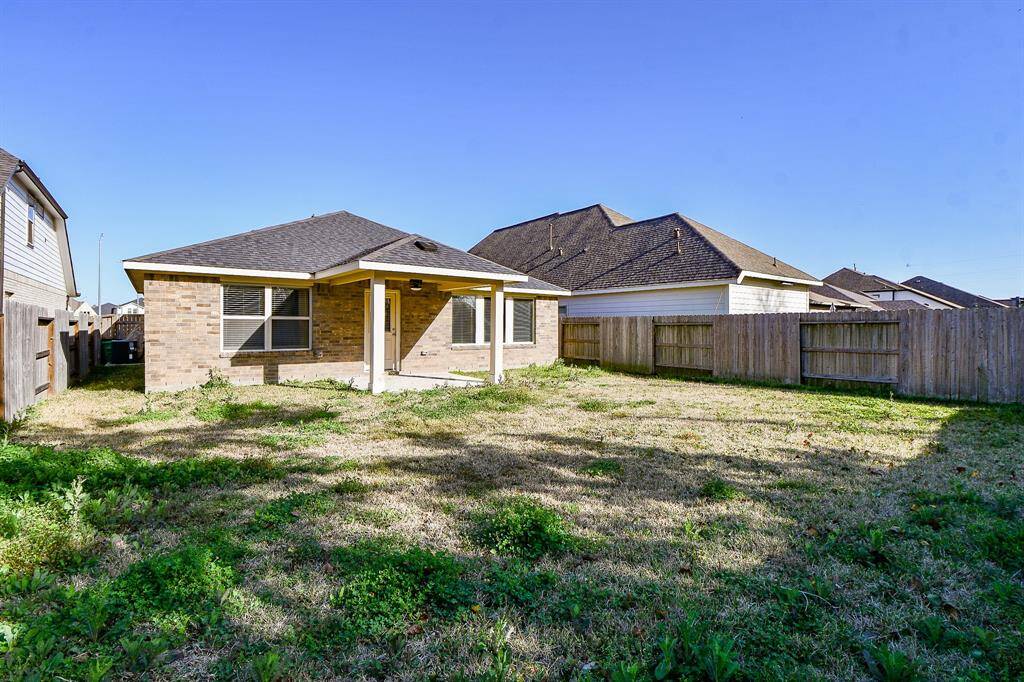 Spacious backyard ideal for outdoor living and entertaining!
