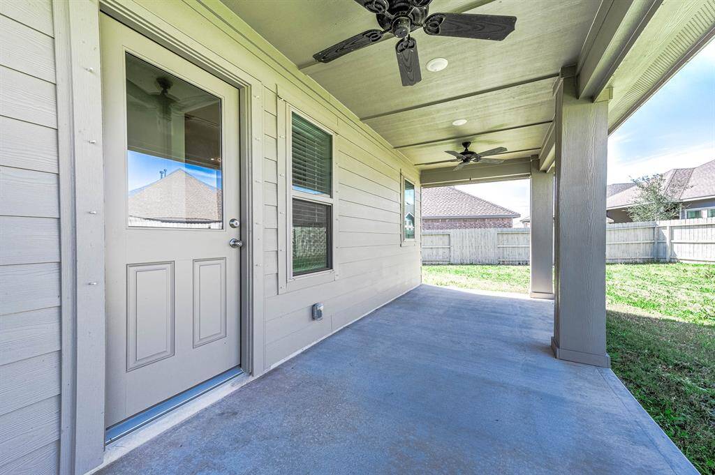Large Back Covered Patio complete with Ceiling Fans!