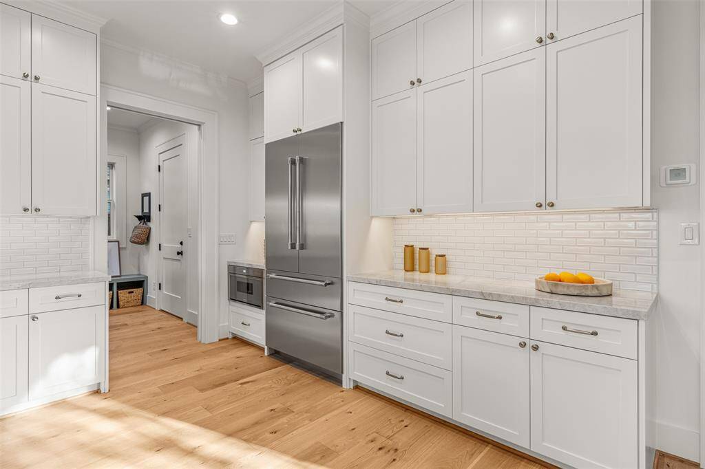 A seamless design—this built-in fridge blends beautifully with the surrounding cabinetry, maintaining the kitchen’s sleek and sophisticated aesthetic.