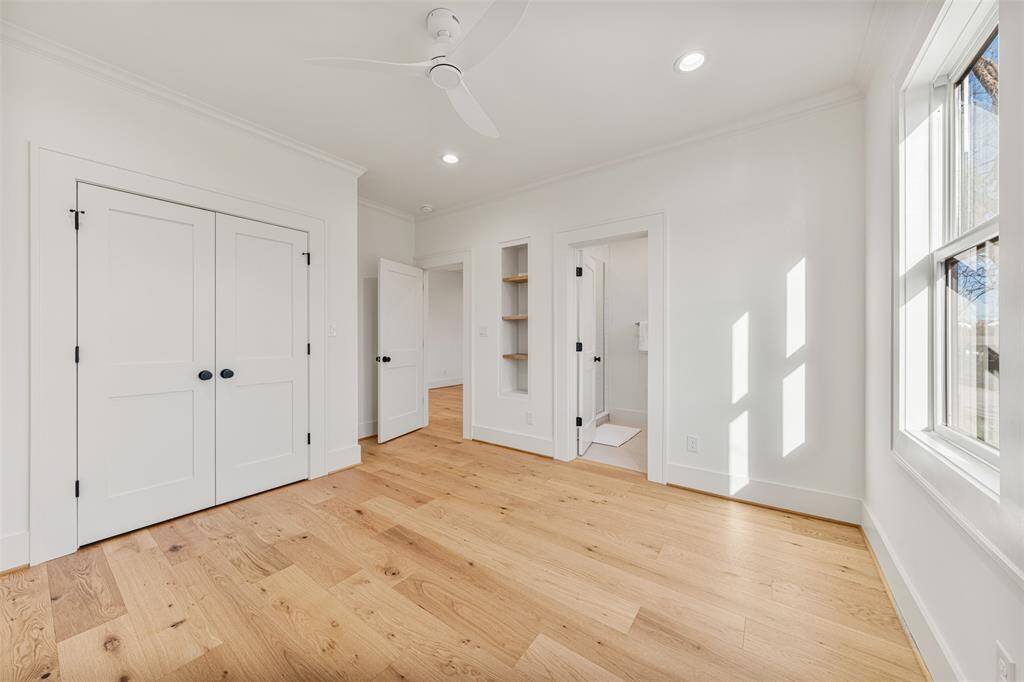 The bonus bedroom is complete with an en-suite bathroom.