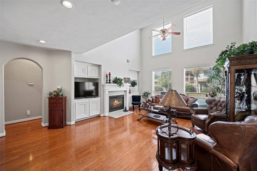 Follow the gorgeous hardwood flooring that flows throughout the entry, both formals into the spacious family room!
