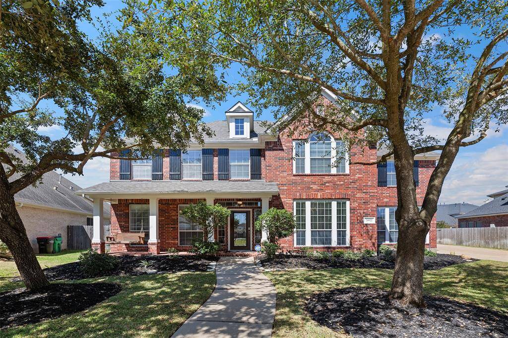 Welcome home to 20922 Twisted Leaf nestled on an expansive lot in the heart of the master planned community of Fairfield! Mature trees and ornamental landscaping provide great curb appeal!
