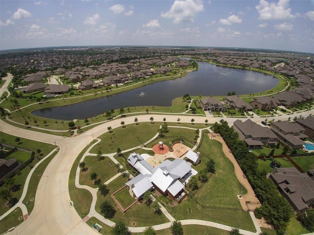 Imagine taking an evening stroll around your community and stumbling upon a site like this?  You can, and it's all here in FAIRFIELD!  Schedule a showing today!
