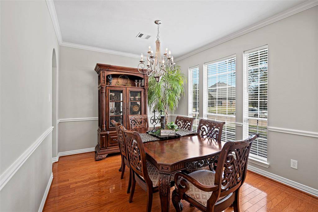 You and yours can enjoy family meals together, whether they be formal or casual in nature!  Light and bright with neutral tones and pretty crown molding with a chandelier anchoring the space!