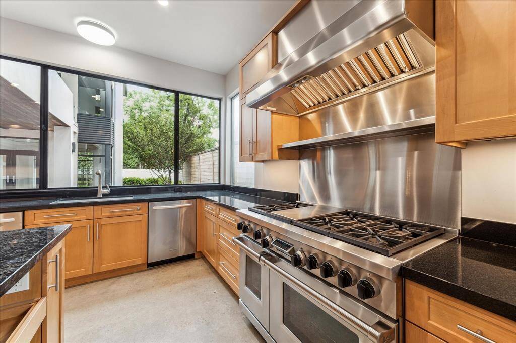 The Wolf range and professional hood includes 6 gas burners, a griddle and two convection ovens.  The picture windows offer direct view to the kids at play in the yard and guests on the deck.