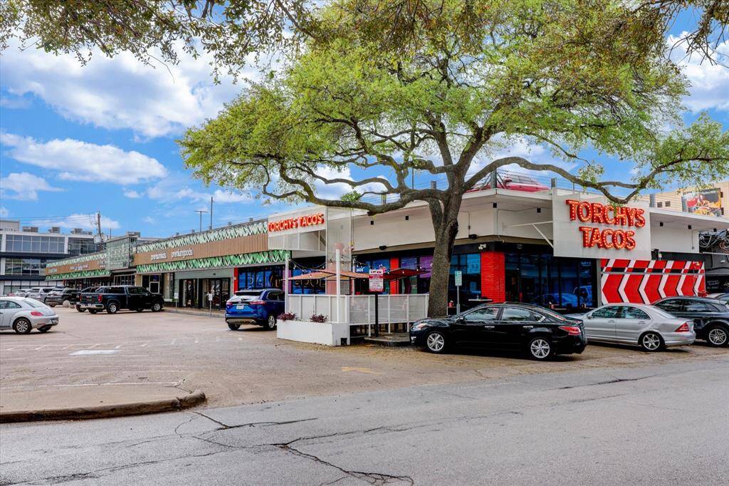 Family friendly restaurants and entertainment abound in the Rice Village area.