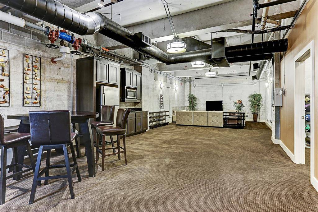 Recreational common space with lots of options. Perfect when entertaining a large group.
