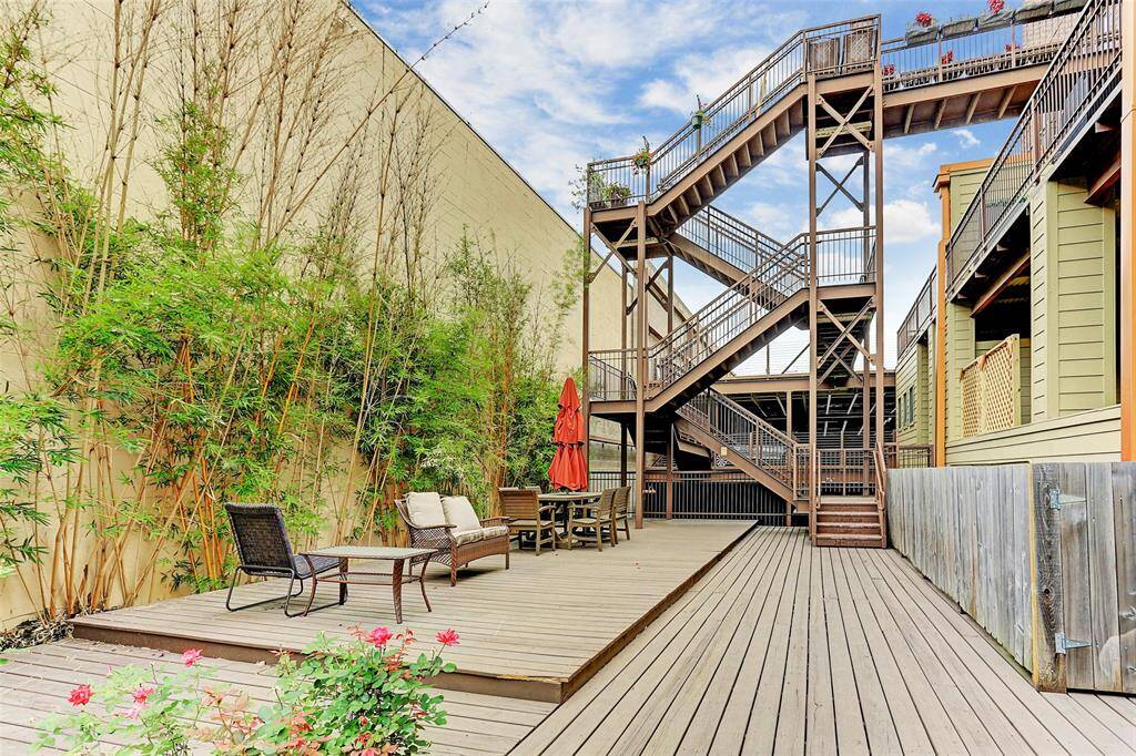 Gorgeous courtyard available to residents.