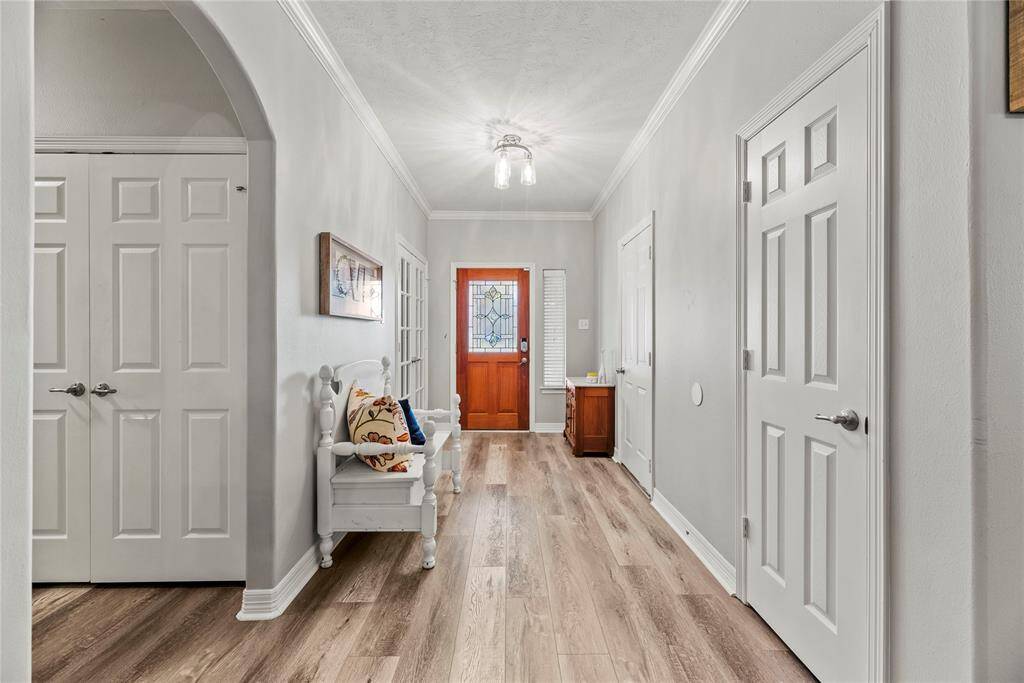 Welcome home to 2409 Deercreek Circle in the highly sought after Fawnlake community in Old Katy!