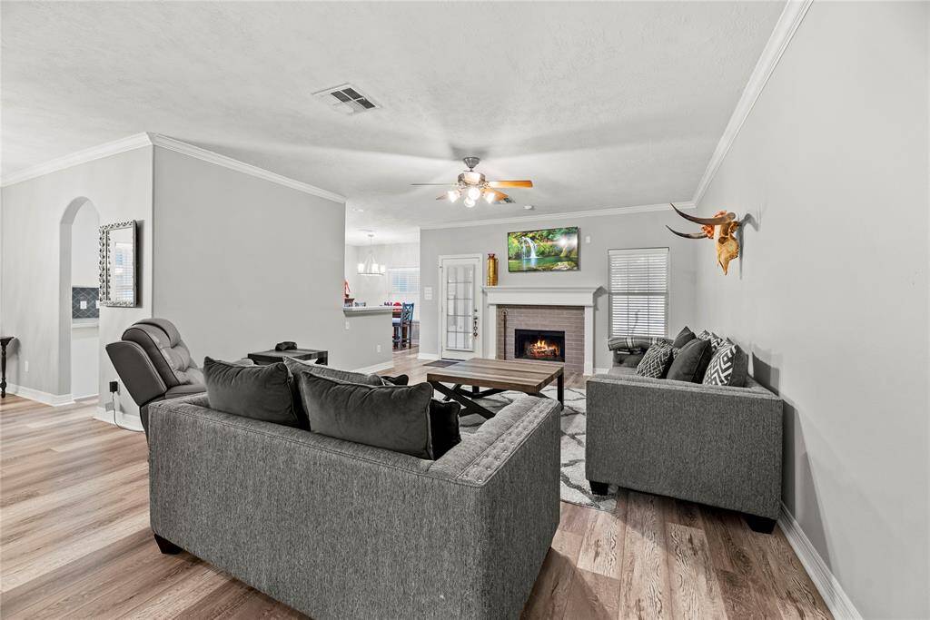An open floorplan is fantastic for fostering a sense of togetherness and spaciousness in a home. With the entryway seamlessly leading into the main living areas, such as the kitchen, dining, and living spaces, everyone can feel connected and engaged.