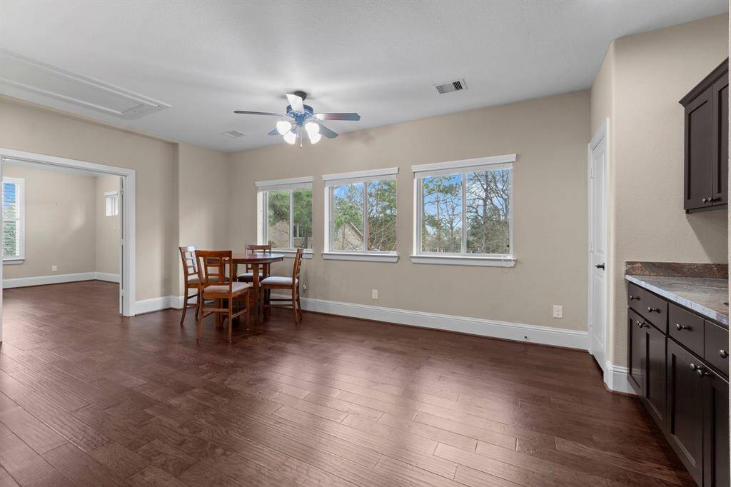 Game room with wet bar