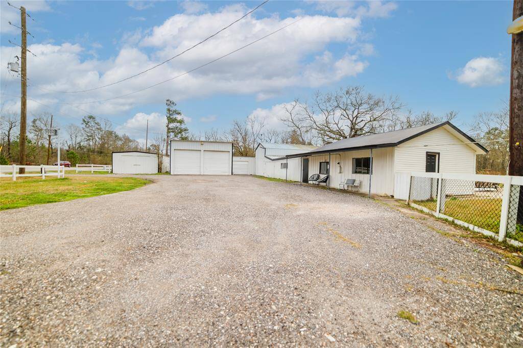 Beautiful Double Door Entry with Bamboo Floors, Open to Formal Dinning and Livingroom