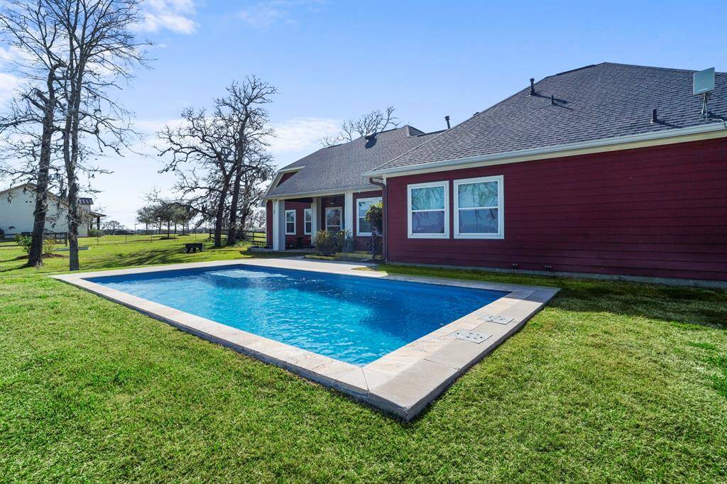 Escape to the countryside with this stunning property.