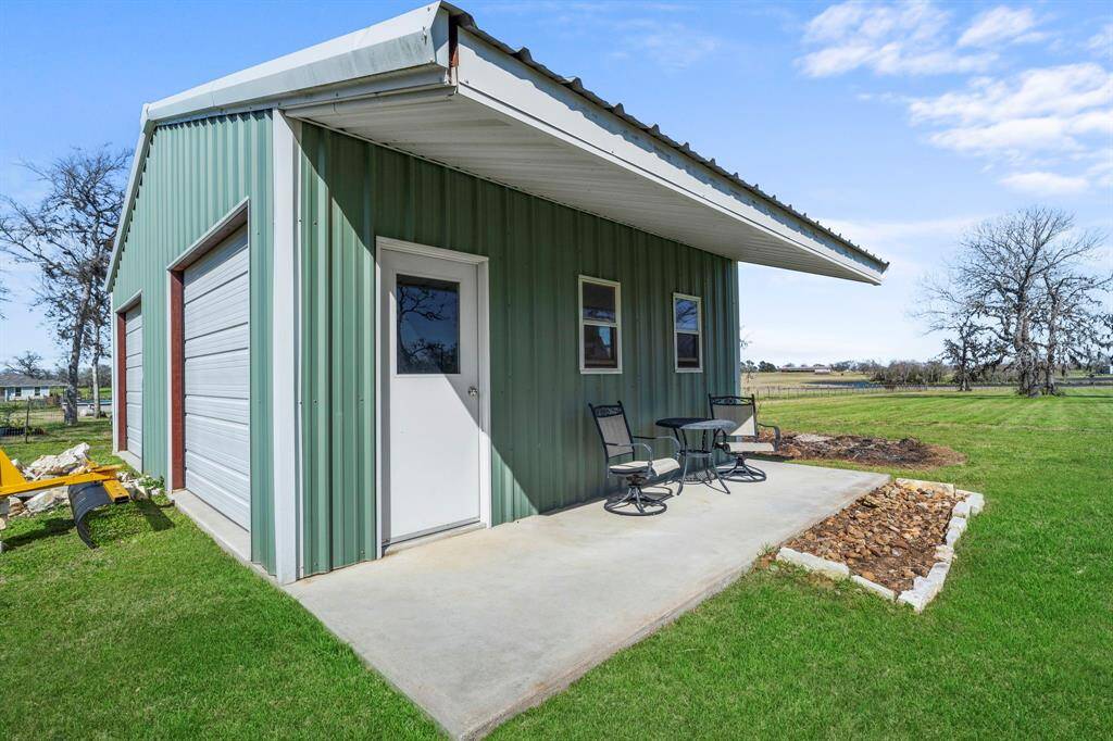 The insulated side of the barn is versatile – perfect for use as a workshop, office, art or music studio, or any space that suits your lifestyle.