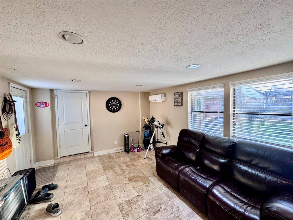 Bonus room with it's own HVAC.