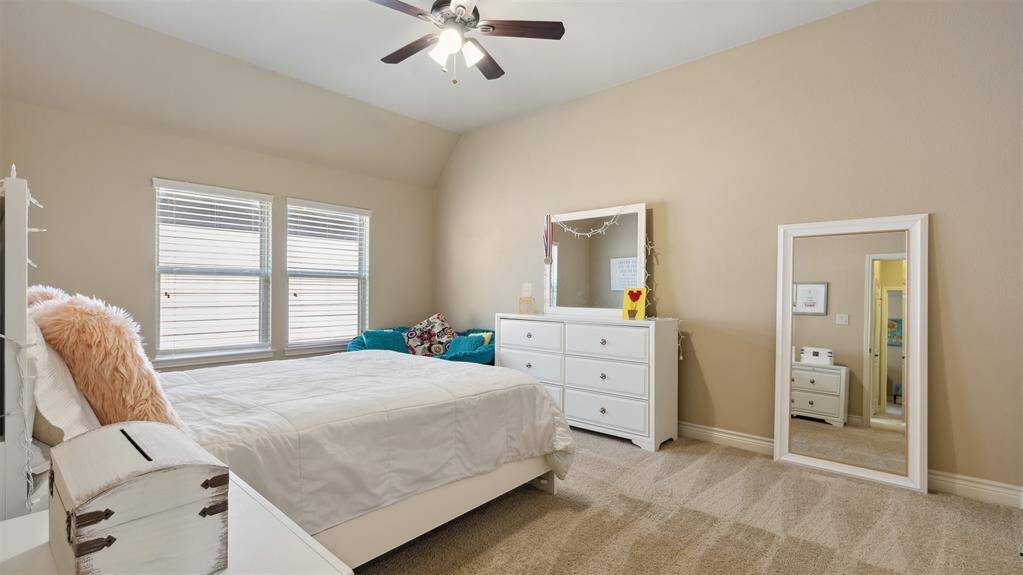 2nd Upstairs bedroom