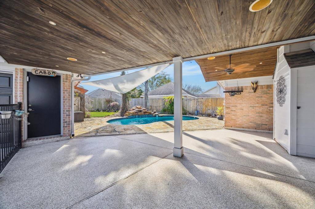 Covered areas to enjoy your private oasis year round