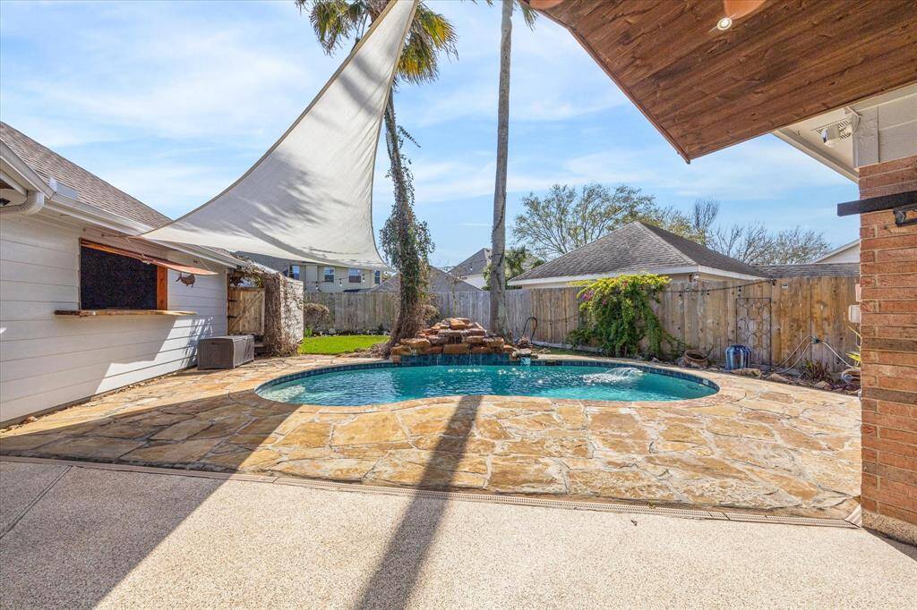 Gorgeous pool for those hot Texas summers!