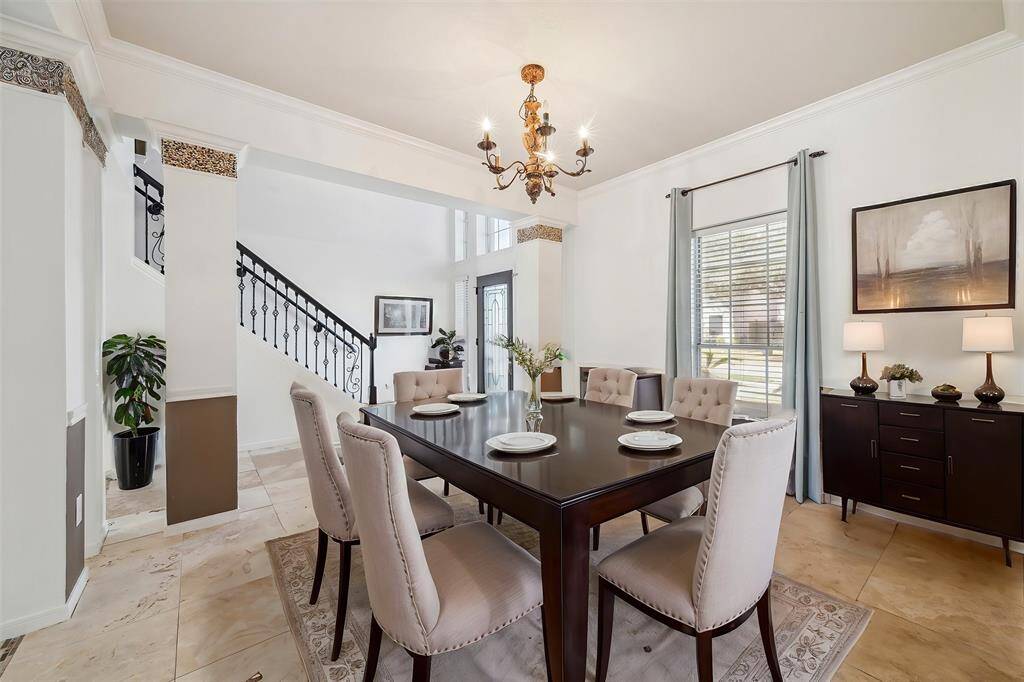 Virtually staged formal dining