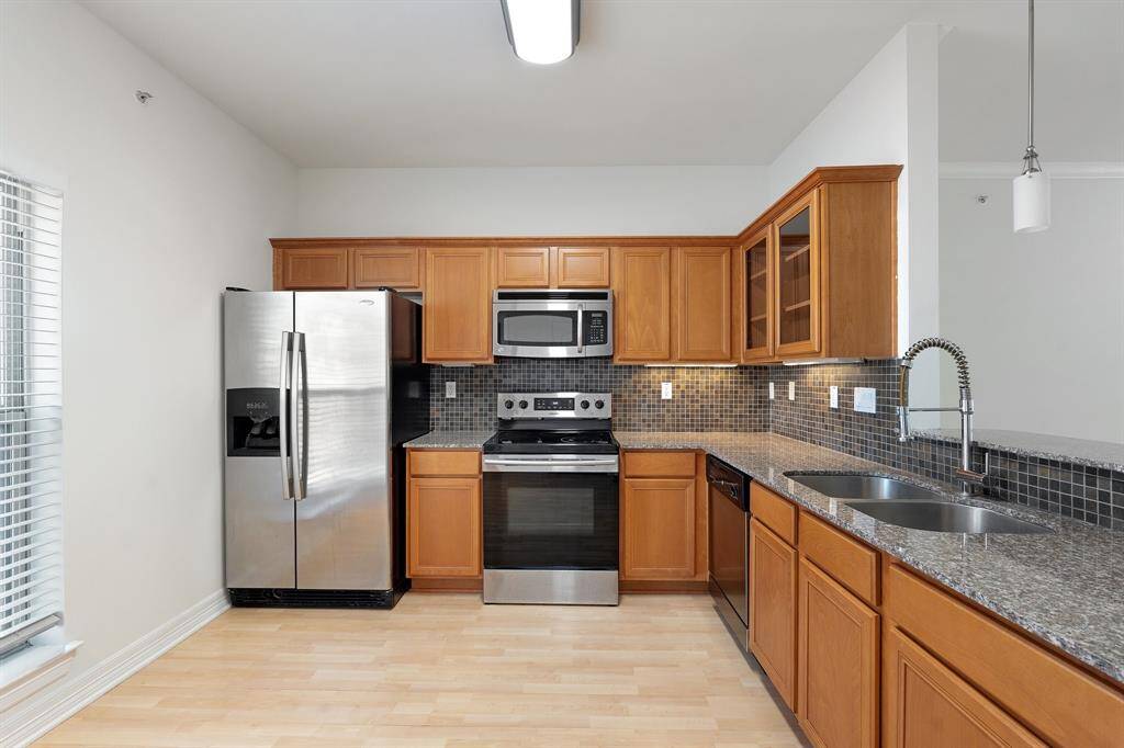 The living room has a ceiling fan, recessed lighting, and large window.