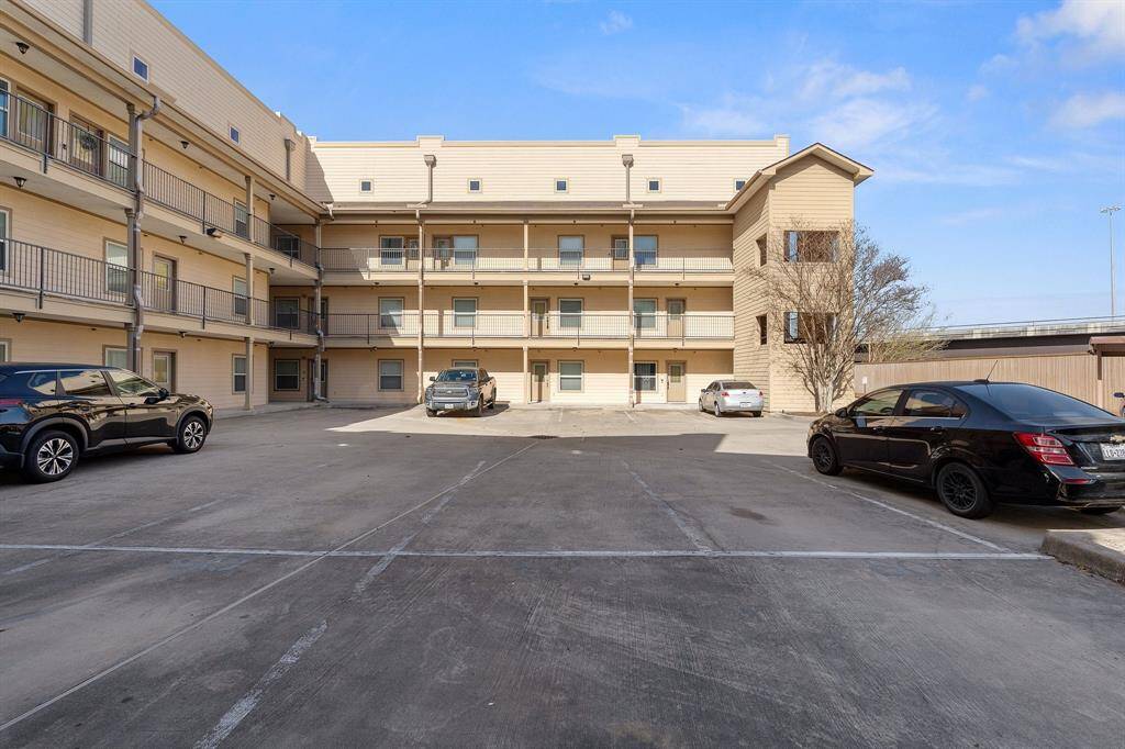 The laundry area has washer and dryer connections. Washer and Dryer convey