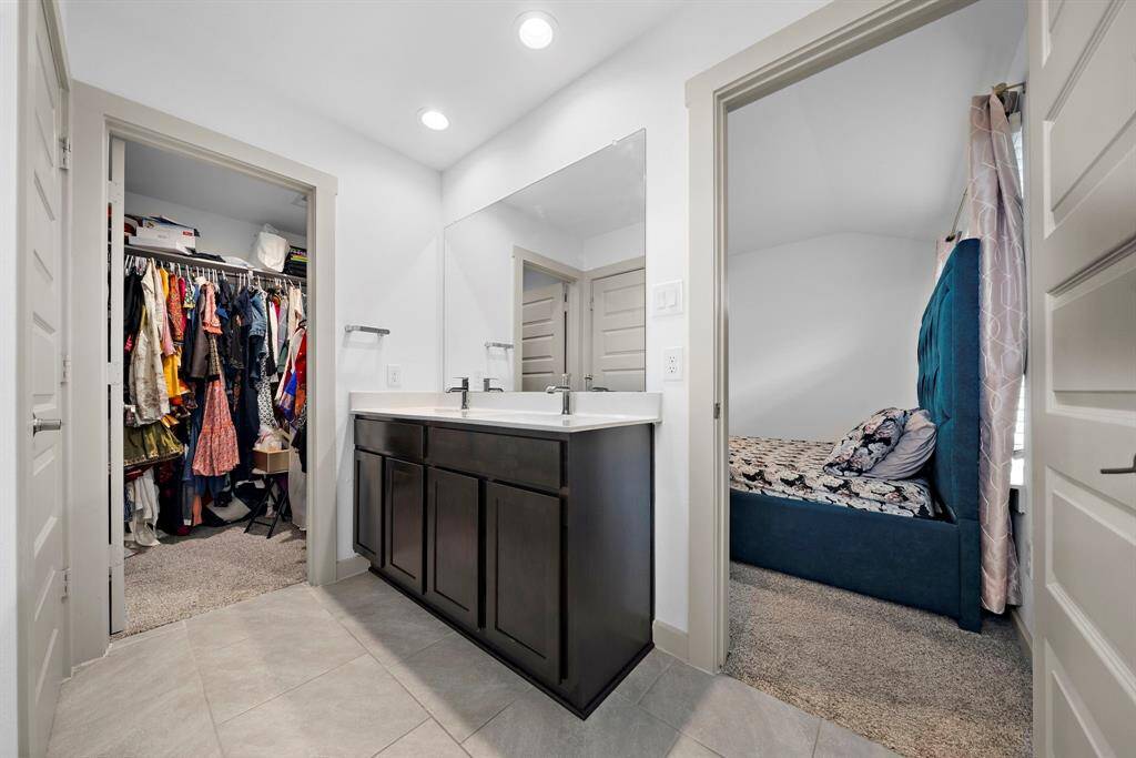 Walk in closet