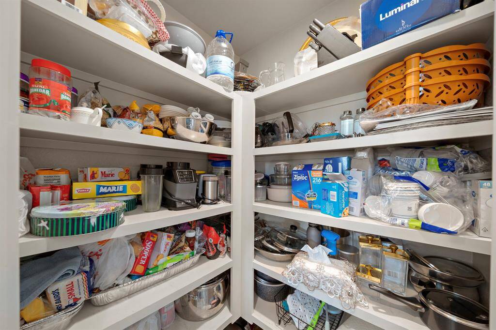 WAlk in Pantry