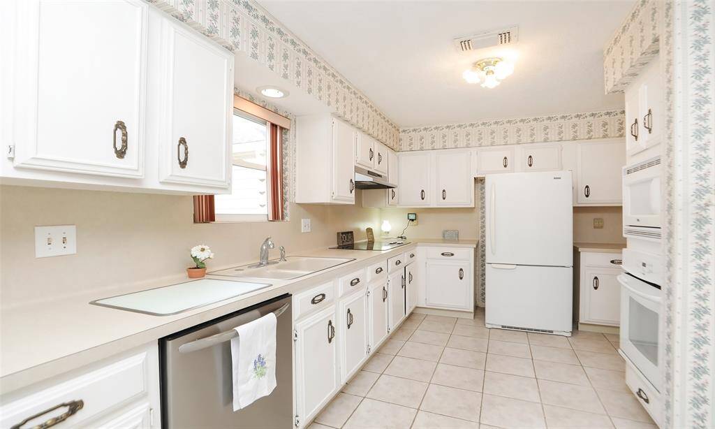 lots of space for food preparation